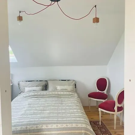 Mimi Vendeghaz Semesterbostad *