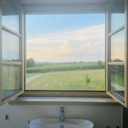 Mimi Vendeghaz Semesterbostad Balatonlelle